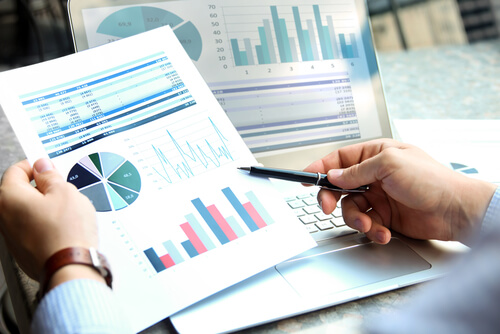 5 Reasons to Become a Financial Analyst
