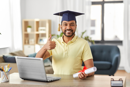 Are Associates in Finance Degrees Available Online?