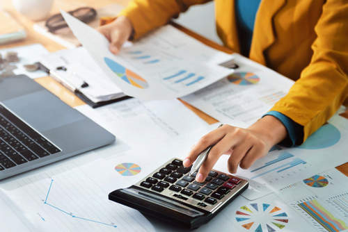 How are Finance and Economics Related Master of Finance Degrees